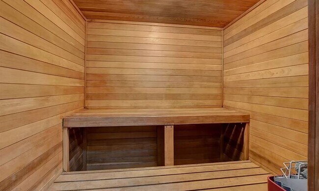 Building Photo - RESORT STYLE LIVING!