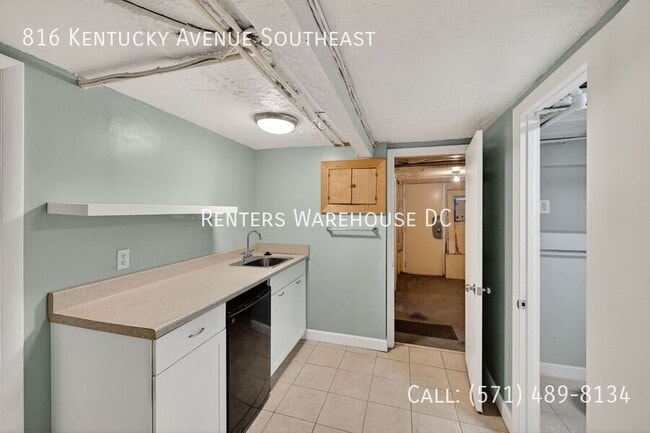 Building Photo - 816 Kentucky Ave SE