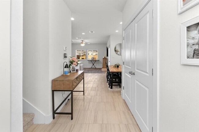 Building Photo - 512 White Steppe Way