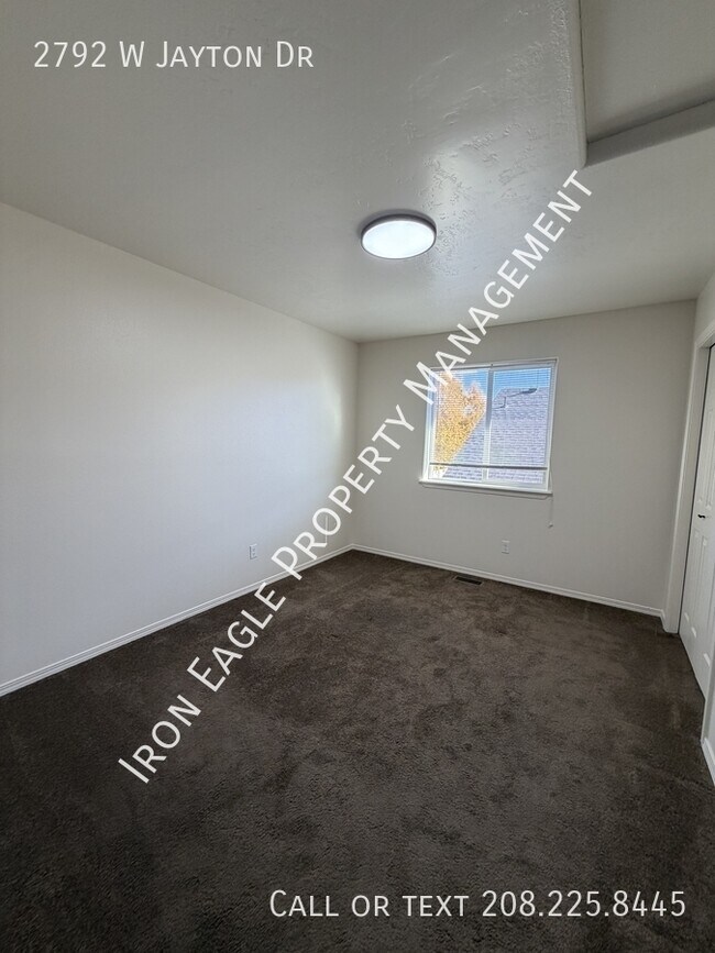 Building Photo - 2792 W Jayton Dr