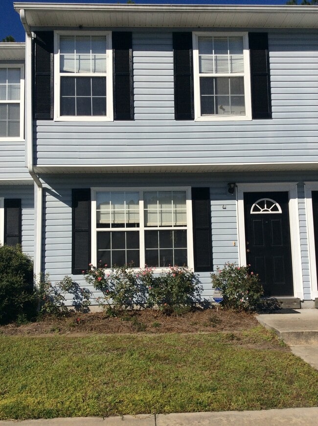Building Photo - 1100 Pineland Ave