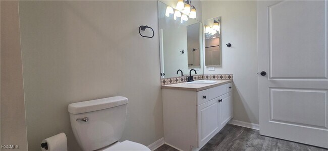 Building Photo - 1214 NE 18th Pl