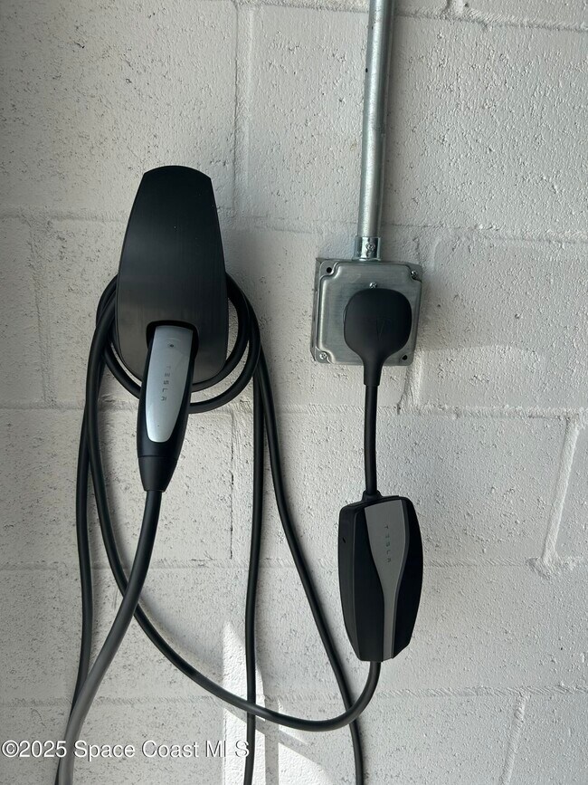 Building Photo - 3931 Playa Del Sol Dr