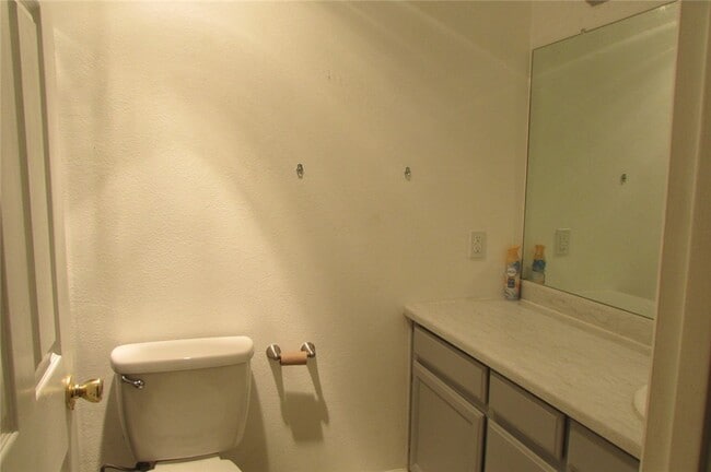 Building Photo - 2440 Lakeside Dr