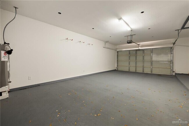 Building Photo - 20 Davis Ln