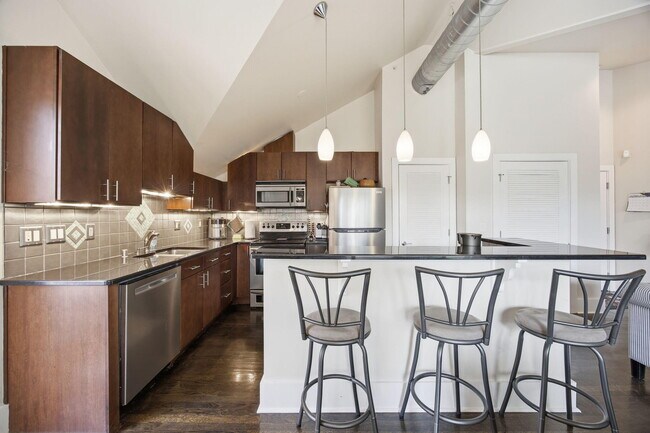 Building Photo - 261 S Limestone