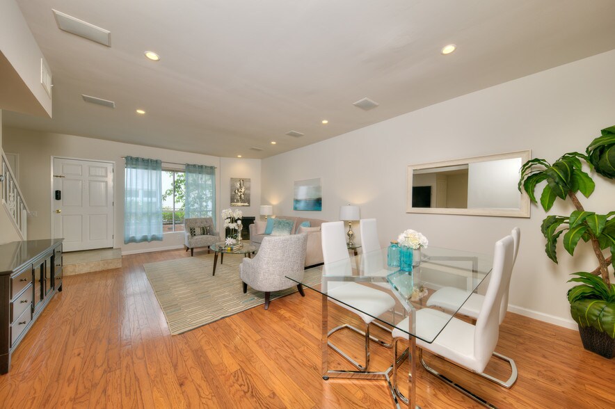 Living Room - 938 18th St