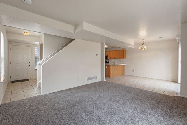 Building Photo - 430-432 Sundance Cir N