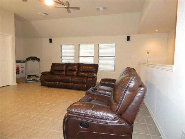 Building Photo - 9216 Niles Ct