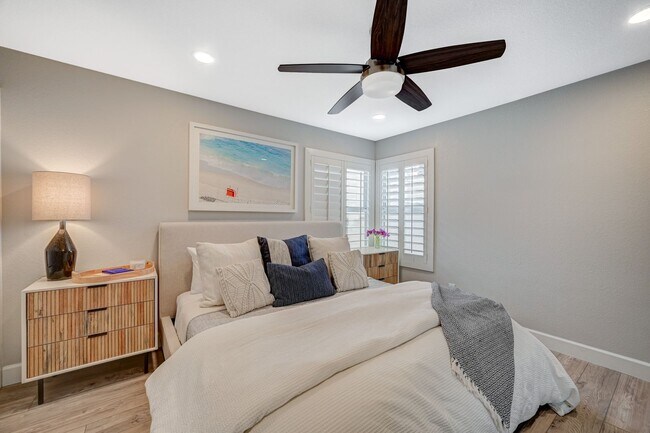 Building Photo - 4 Bedroom Contemporary Furnished-Renovated...