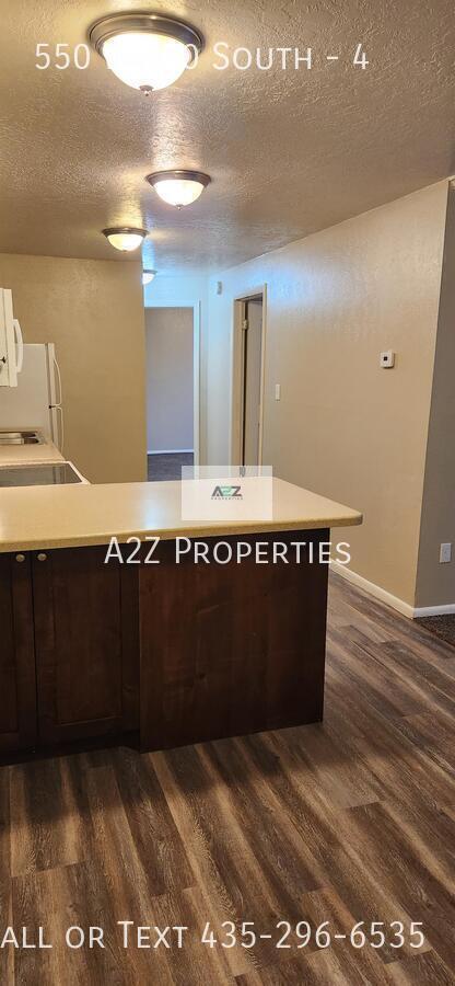 Building Photo - 550 W 200 S