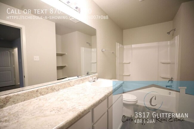 Building Photo - $900 move in special!! Spacious 4 bed, 2 b...