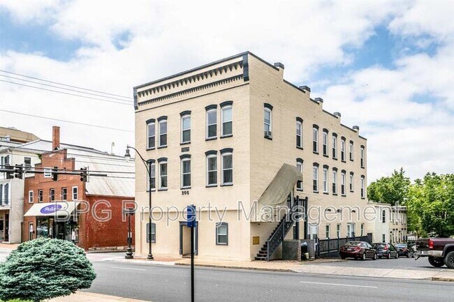 Building Photo - 20 W Wolfe St