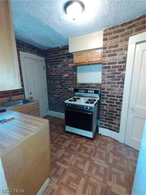 Building Photo - 105 E Boston Ave