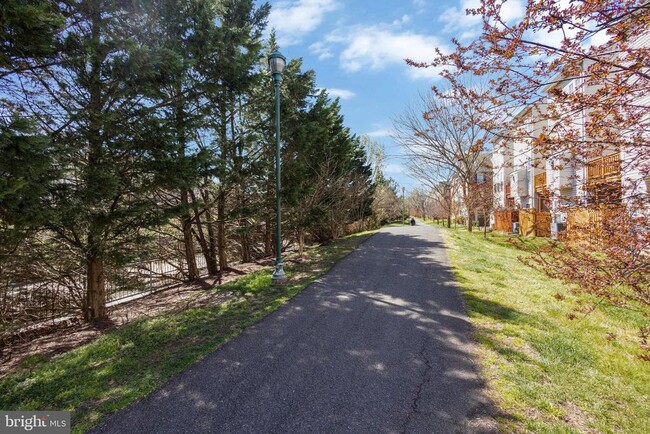 Building Photo - 5114 Vos Ln