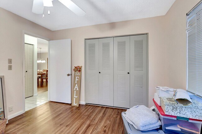 Building Photo - 5840 Summerfield Ct