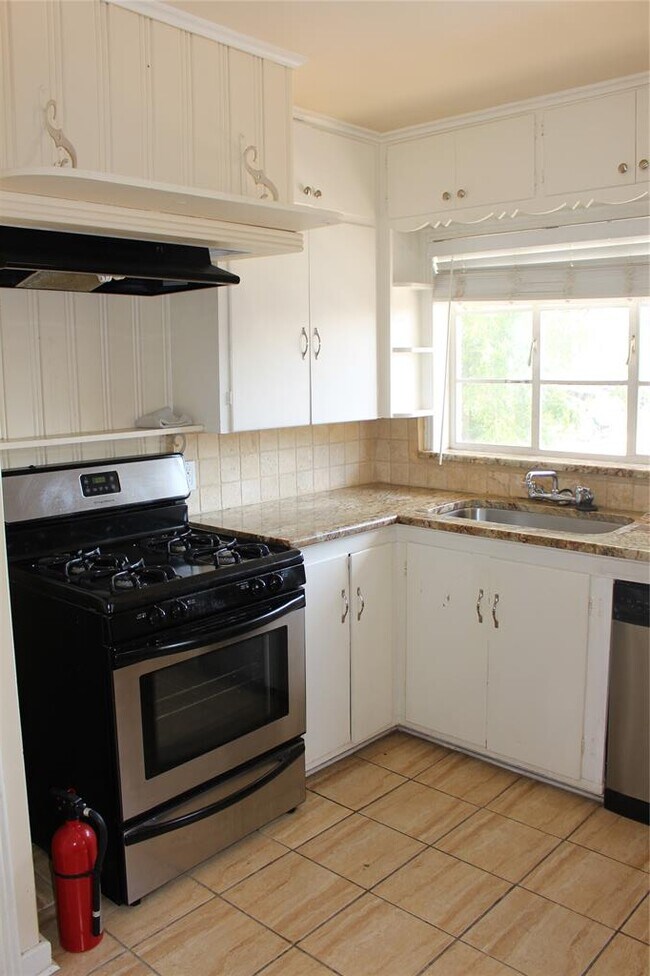 Building Photo - 301 E 34th St