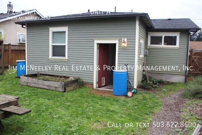 Building Photo - 7134 N Lancaster Ave