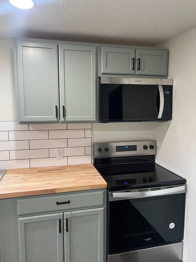 Building Photo - 2 BEDROOM 1 BATHROOM HOUSE FOR RENT