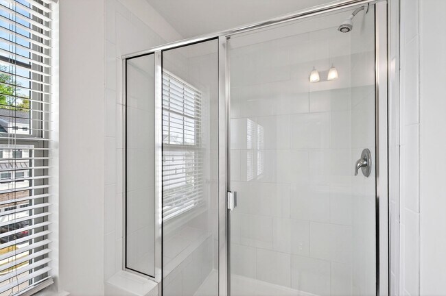 Building Photo - Beautiful 4BR End-Unit Townhome in Prime Apex Location!