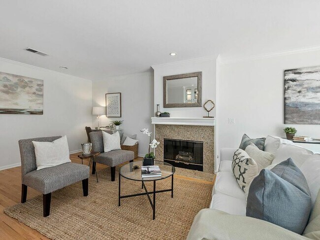 Building Photo - 20 Willow Rd