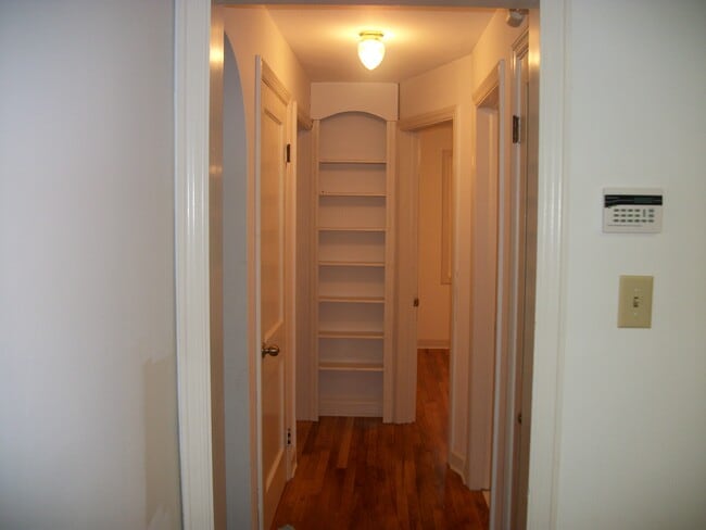 Building Photo - 68 Blatchley Ave