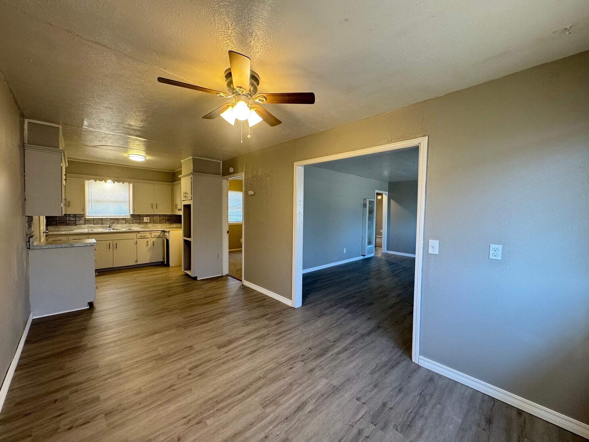 Building Photo - 9111 N Walker Ave