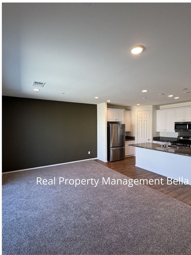 Building Photo - Beautiful Corner-Lot Home with Open Floor ...