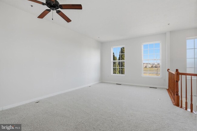 Building Photo - 886 Lowe Rd