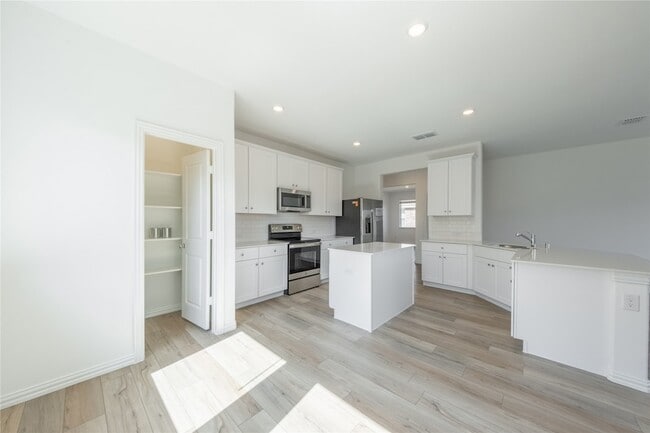 Building Photo - 340 Wentworth Dr
