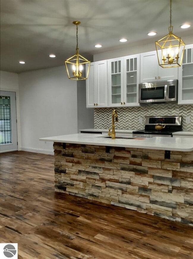 Building Photo - Step Into Luxury and Style – Impeccably Re...