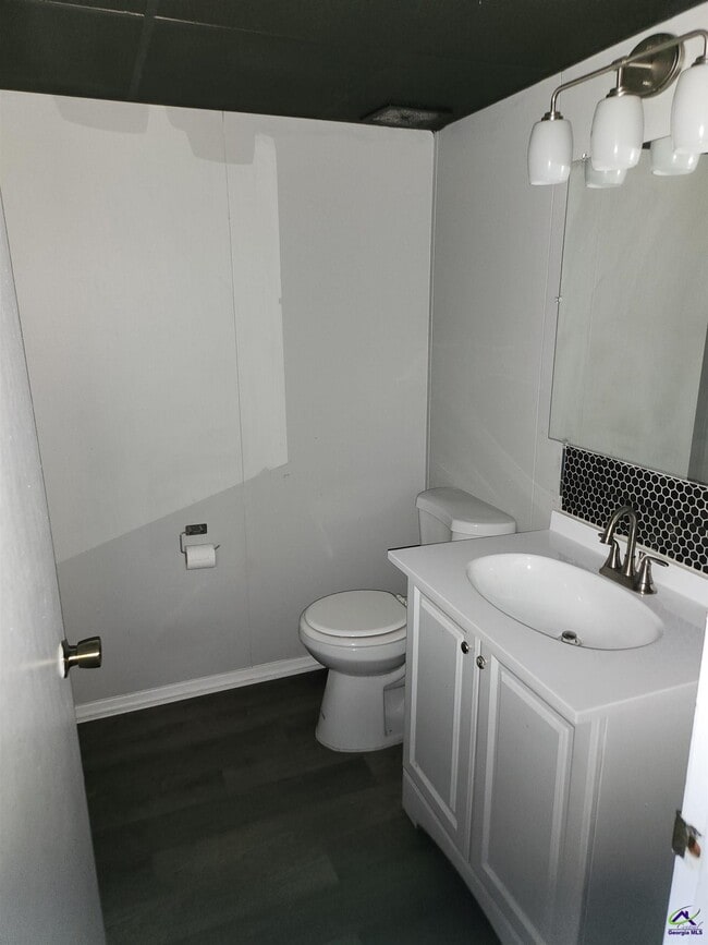 Building Photo - 300 Carolina B11 Ave