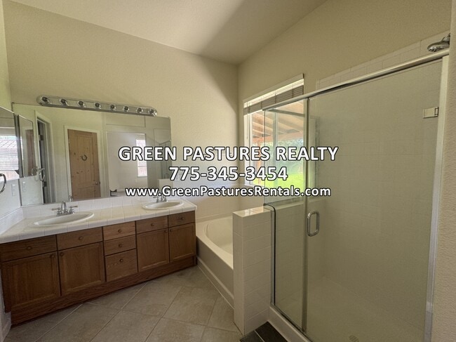 Building Photo - 1045 Brierwood Ln