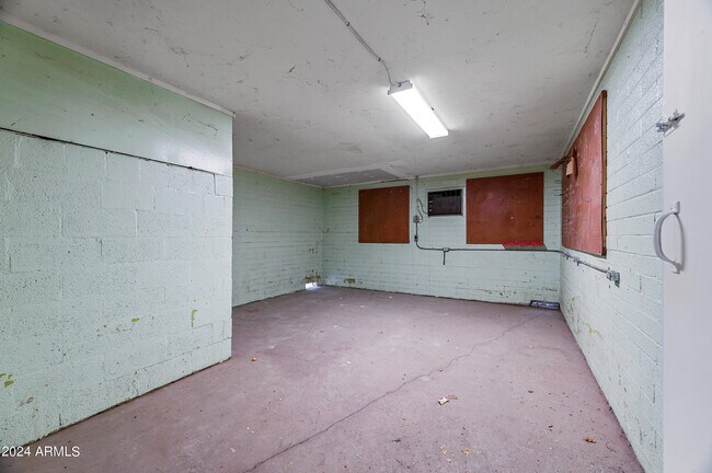 Building Photo - 4812 W Greenway Rd