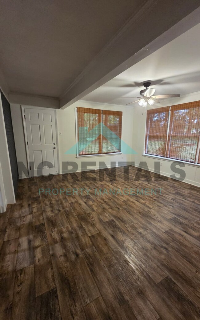 Building Photo - 706 Hedrick Dr