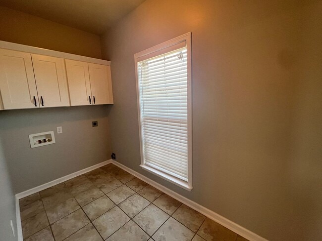 Building Photo - Fountain Crest Subdivision!