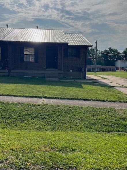 Building Photo - 1705 Cliff Ridge Ct