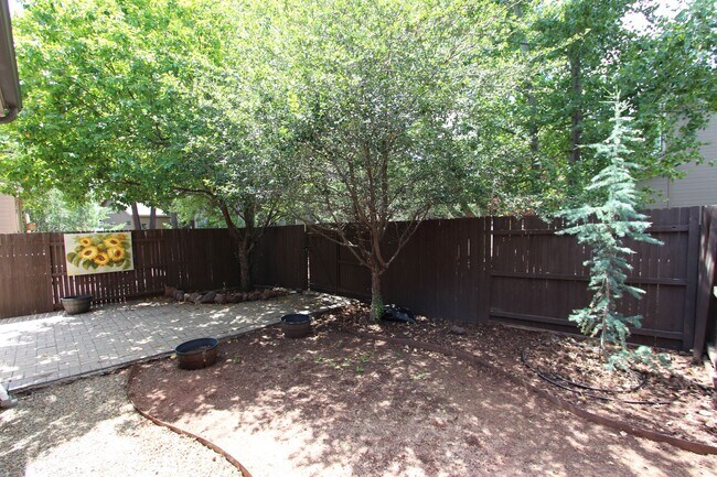 Building Photo - Spacious 3-Bedroom Townhouse with Main-Level Primary Suite