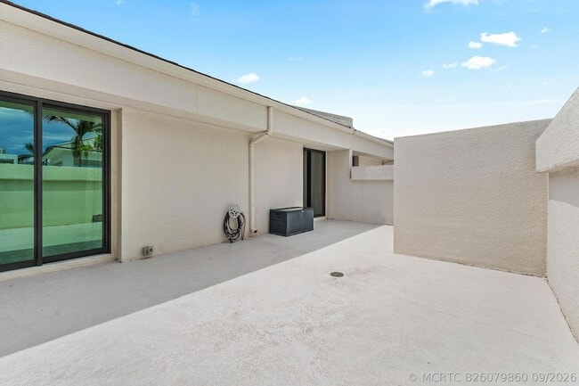 Building Photo - 3966 N Ocean Dr