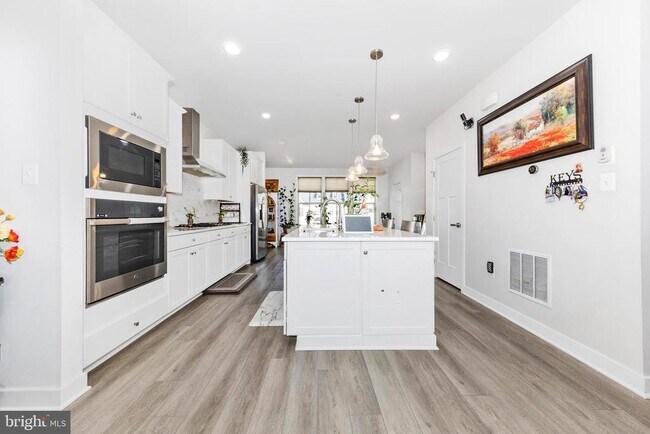 Building Photo - 6110 Stonecat Ct