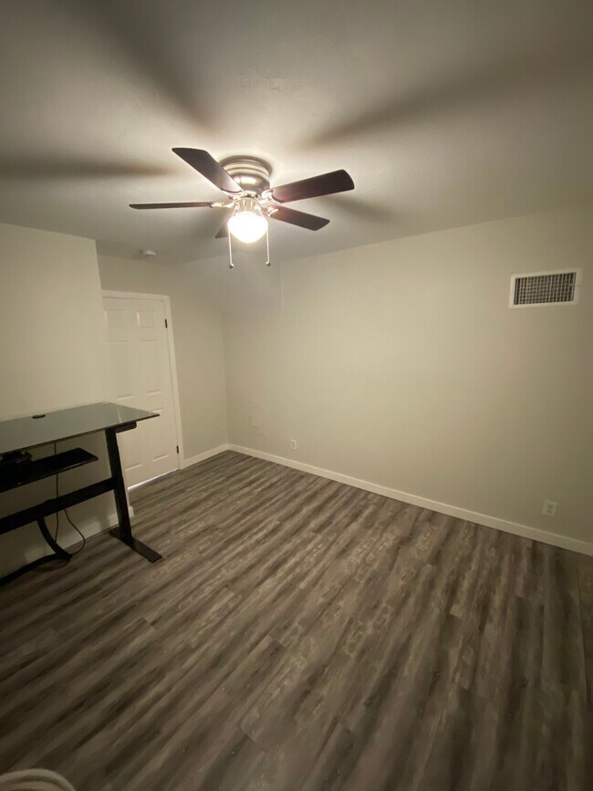 Building Photo - 15050 Sherman Way