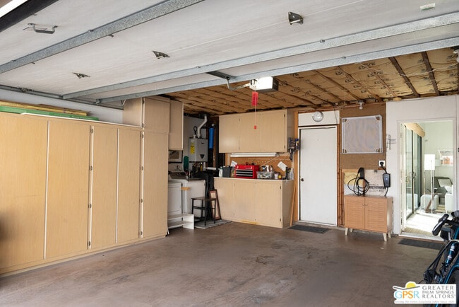 Building Photo - 4545 E 7 Lakes Dr