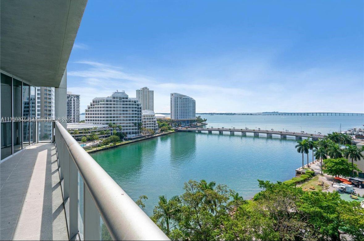 Building Photo - 495 Brickell Ave