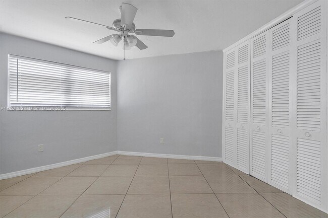 Building Photo - 1671 NE Miami Gardens Dr