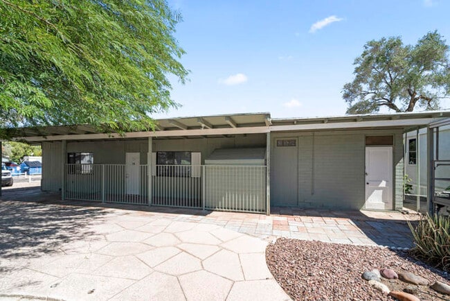 Building Photo - 3120 N Romero Rd