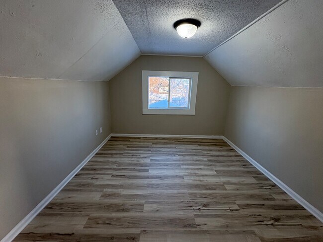 Building Photo - 320 N Colorado Ave