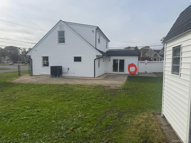 Building Photo - 10 Vermont St