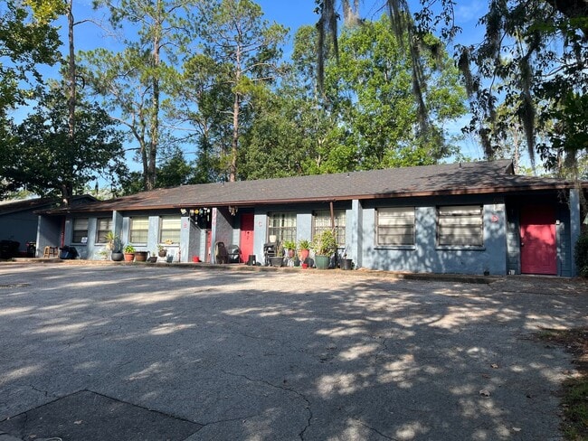 Building Photo - 904 SW 62nd Terrace