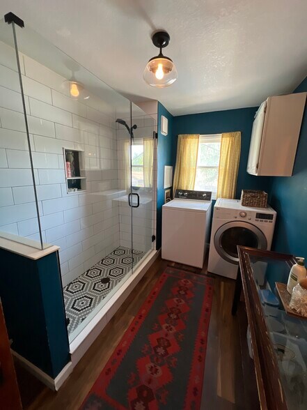 Building Photo - 616 W Mulberry St