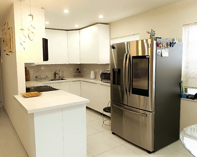 Building Photo - 522 Normandy Ln